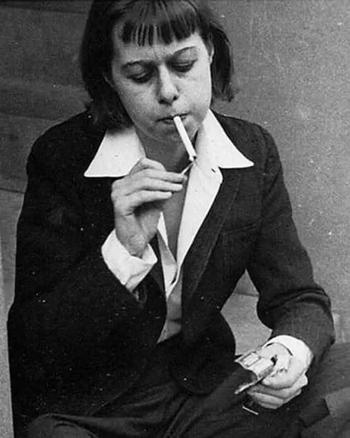 Carson MCCULLERS