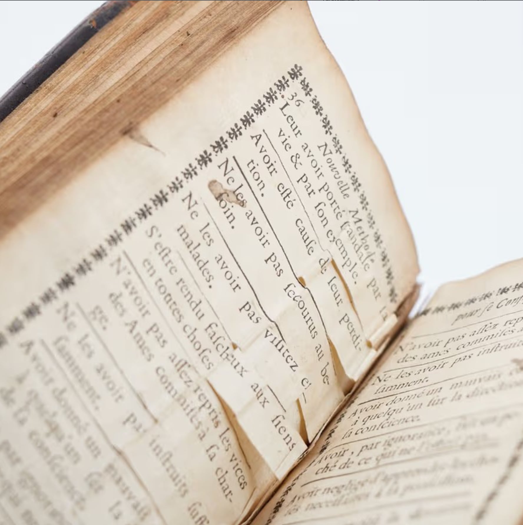 La Confession coupée: a ready-to-cut confession book