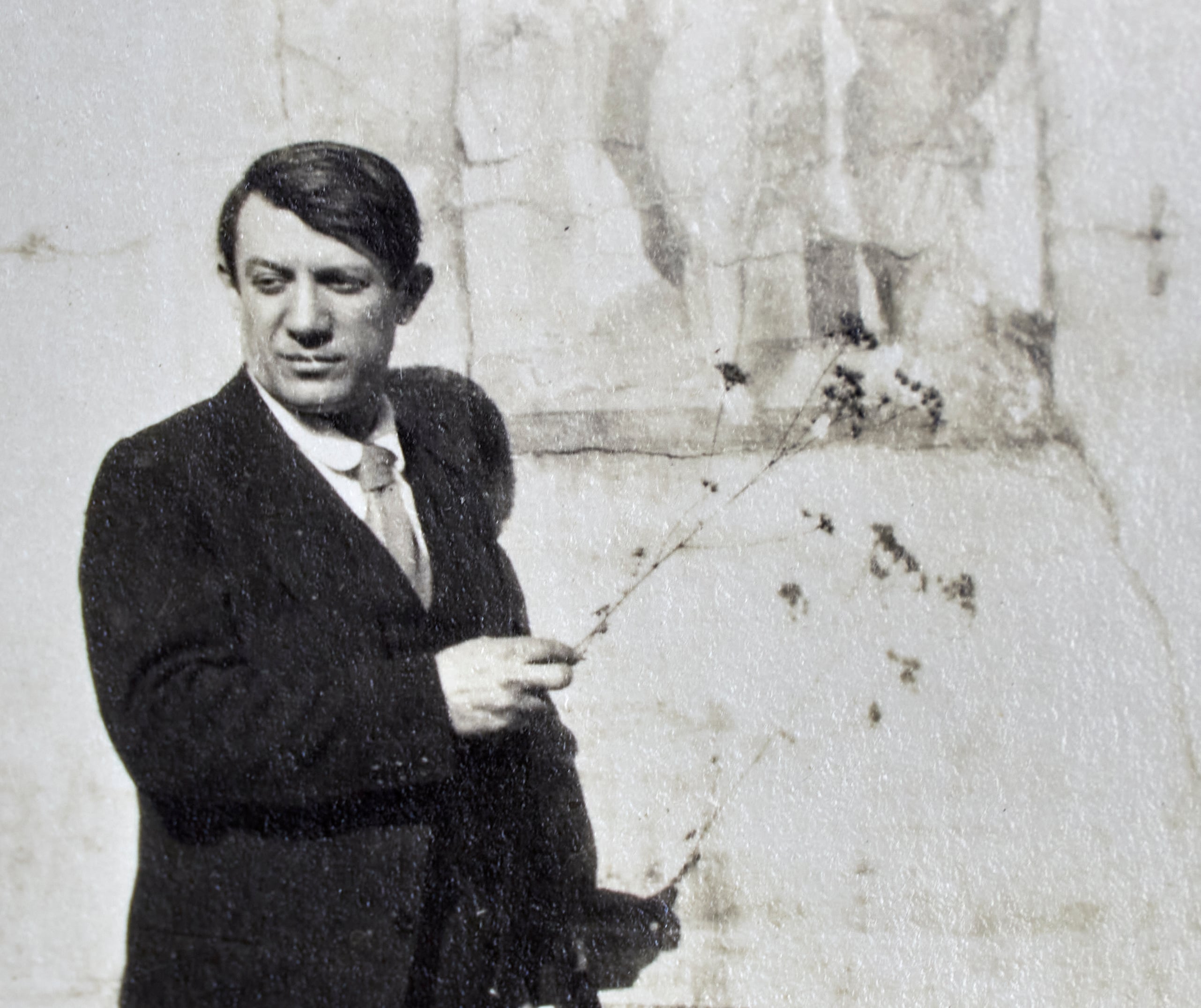 Zoom on an original photograph of Pablo Picasso at the Casa di Marco Lucrezio, Pompeii spring 1917