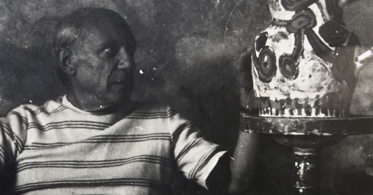 (Pablo PICASSO) • Photographie originale de Pablo Picasso dans son ...