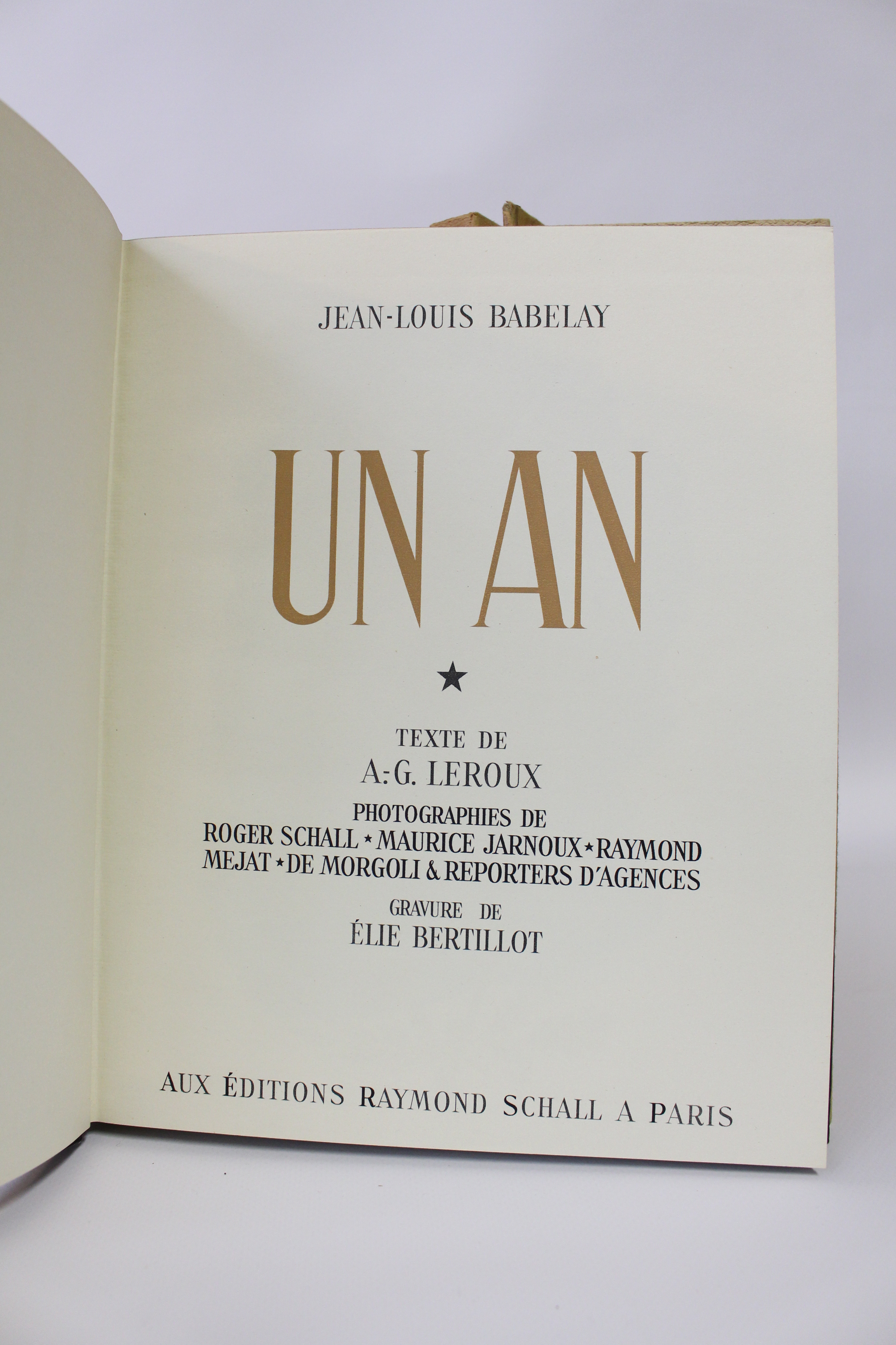 Jean ÉPARVIER • A Paris sous la botte des nazis. - Un an