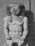 DESCRIPTION DE L'EGYPTE.  Thèbes. Karnak. Vue de deux colosses situés au devant de l'un des pylônes des propylées, trois fragments de colosses trouvées dans l'enceinte du sud. (ANTIQUITES, volume III, planche 45) - Edition Originale - Edition-Originale.com