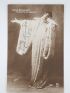BERNHARDT : Carte postale photographique signée de Sarah Bernhardt  - Libro autografato, Prima edizione - Edition-Originale.com