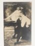 BERNHARDT : Carte postale photographique signée de Sarah Bernhardt et Julia Bartet - Signiert, Erste Ausgabe - Edition-Originale.com