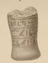 DESCRIPTION DE L'EGYPTE.  Collection d'antiques. Figure en granit noir, Fragments en albâtre. (ANTIQUITES, volume V, planche 60) - Prima edizione - Edition-Originale.com