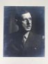 DE GAULLE : Portrait photographique original de Charles de Gaulle pris à Londres - Erste Ausgabe - Edition-Originale.com