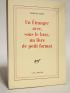 JABES : Un étranger avec, sous le bras, un livre de petit format - Libro autografato, Prima edizione - Edition-Originale.com