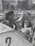 PIAF : Photographie originale représentant Edith Piaf et Alice Rim sur un pédalo dans le port de Cassis en 1942 - Signiert, Erste Ausgabe - Edition-Originale.com