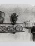 PICASSO : Photographie originale de Pablo Picasso dans son atelier de Vallauris avec ses céramiques et un plâtre - First edition - Edition-Originale.com