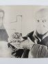 PICASSO : Photographie originale de Pablo Picasso tenant une chouette dans son atelier du Château Grimaldi à Antibes - Prima edizione - Edition-Originale.com