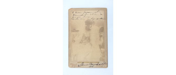 BERNHARDT : [PHOTOGRAPHIE] Portrait photographique dédicacé de Sarah Bernhardt - Signed book, First edition - Edition-Originale.com