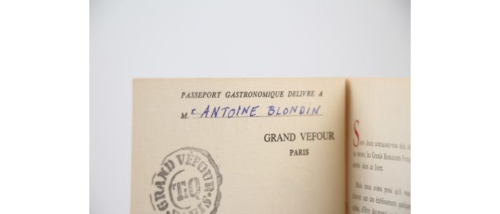 BLONDIN : Passeport gastronomique d'Antoine Blondin délivré par le Grand Véfour - Edition Originale - Edition-Originale.com
