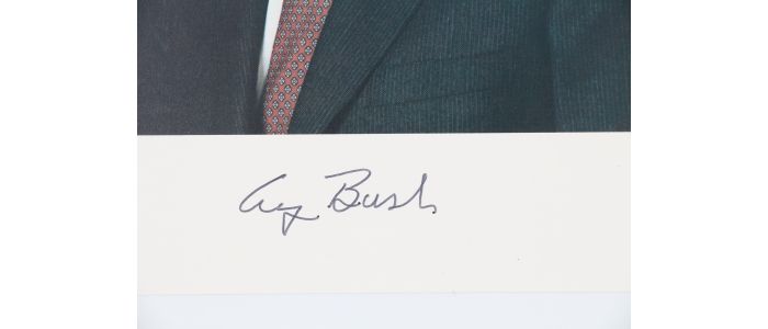 BUSH : Portrait photographique signé de George Bush - Libro autografato, Prima edizione - Edition-Originale.com