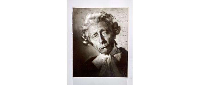 COCTEAU : [PHOTOGRAPHIE] Portrait photographique de Jean Cocteau dédicacé par le poète à Willy Michel - Signiert, Erste Ausgabe - Edition-Originale.com