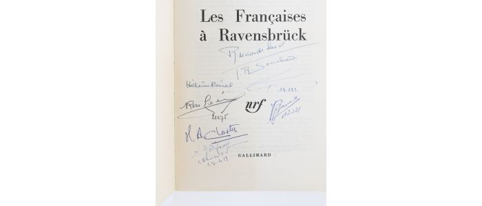 COLLECTIF : Les françaises à Ravensbrück - Par l'amicale de Ravensbrück et l'Association des déportées et internées de la Résistance - Libro autografato, Prima edizione - Edition-Originale.com