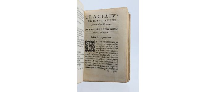 CONTECILLIUS : Tractatus de differentiis et curatione febrium, ac de sanguinis missione, rei medicae studiosis valde utilis & accommodatus : nunc recens ad communem utilitatem excusus - Erste Ausgabe - Edition-Originale.com