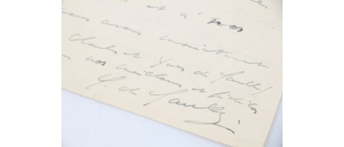 DE GAULLE : Lettre autographe datée et signée adressée à sa cuisinière Augustine Bastide encensant son attachement à la Patrie : 