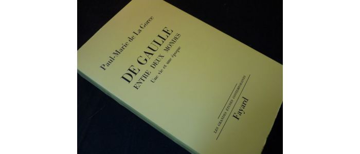 DE LA GORCE : De Gaulle entre deux mondes, une vie et une époque - Libro autografato, Prima edizione - Edition-Originale.com