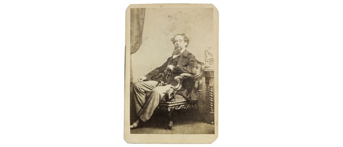 DICKENS : [PHOTOGRAPHIE] Portrait photographique de Charles Dickens - Edition Originale - Edition-Originale.com