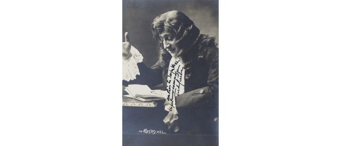 GUITRY : Carte postale photographique dédicacée au peintre Jacques Martin  - Libro autografato, Prima edizione - Edition-Originale.com
