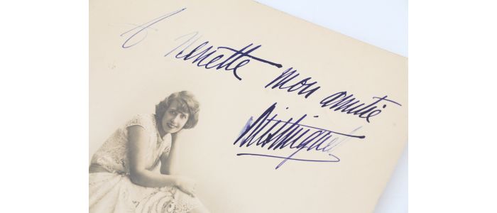 MISTINGUETT : Portrait photographique dédicacé de Mistinguett - Autographe, Edition Originale - Edition-Originale.com