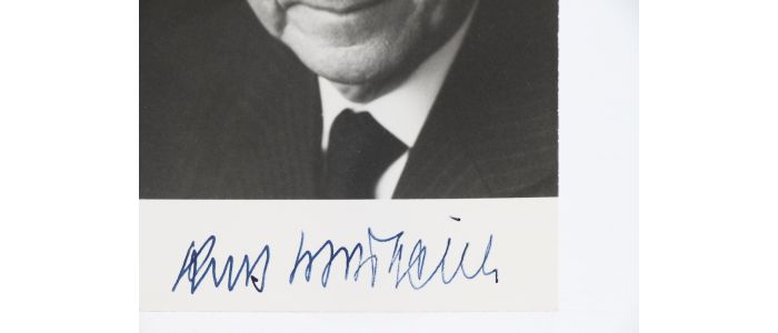 WALDHEIM : Portrait photographique signé de Kurt Waldheim - Signed book, First edition - Edition-Originale.com