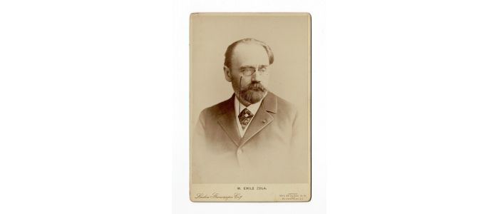ZOLA : Portrait photographique d'Emile Zola à la Légion d'honneur - Erste Ausgabe - Edition-Originale.com