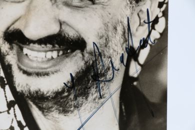 ARAFAT : Portrait photographique signé de Yasser Arafat - Autographe, Edition Originale - Edition-Originale.com