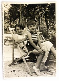 BEJART : Trois photographies de Maurice Béjart enfant, et son faire-part de naissance - Signiert, Erste Ausgabe - Edition-Originale.com