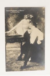 BERNHARDT : Carte postale photographique signée de Sarah Bernhardt et Julia Bartet - Libro autografato, Prima edizione - Edition-Originale.com