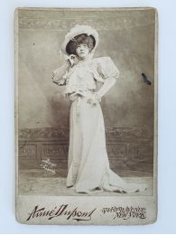 BERNHARDT : [PHOTOGRAPHIE] Portrait photographique de Sarah Bernhardt - First edition - Edition-Originale.com