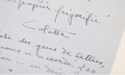 COLETTE : Lettre autographe signée se plaignant de la guerre et des ses corollaires   : 