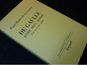 DE LA GORCE : De Gaulle entre deux mondes, une vie et une époque - Signed book, First edition - Edition-Originale.com