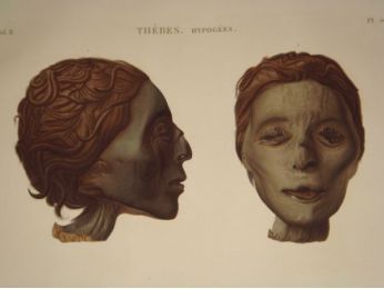 DESCRIPTION DE L'EGYPTE.  Thèbes. Hypogées. Profil et face d'une tête de momie de femme, tirée de la collection de M. Delile. (ANTIQUITES, volume II, planche 50) - Erste Ausgabe - Edition-Originale.com