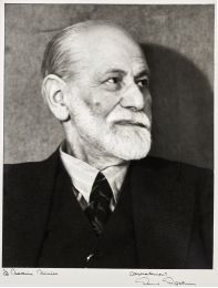 FREUD : Portrait photographique de Sigmund Freud dédicacé par Edmund Engelman - Libro autografato, Prima edizione - Edition-Originale.com
