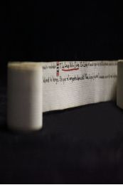 LA FONTAINE : Manuscrit des Fables de La Fontaine établi par un prisonnier d'état sur deux rouleaux de 800 pieds (250 mètres) de long - Signed book - Edition-Originale.com