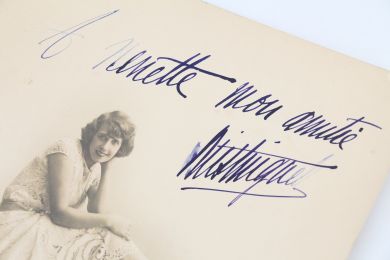 MISTINGUETT : Portrait photographique dédicacé de Mistinguett - Autographe, Edition Originale - Edition-Originale.com