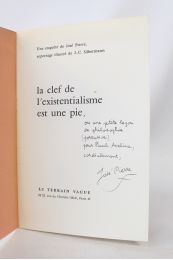 PIERRE : La clef de l'existentialisme est une pie - Signiert, Erste Ausgabe - Edition-Originale.com