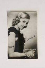 RENAUD : Carte postale photographique signée de Madeleine Renaud - Signed book, First edition - Edition-Originale.com