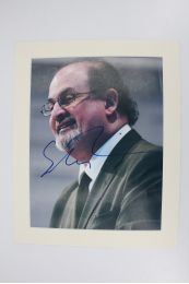 RUSHDIE : Portrait photographique dédicacé de Salman Rushdie - Autographe, Edition Originale - Edition-Originale.com