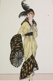Costumes parisiens. Robe de satin topaze garnie de léopard. Manchon aussi de léopard (pl.110, Journal des Dames et des Modes, 1913 n°49) - Erste Ausgabe - Edition-Originale.com