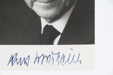 WALDHEIM : Portrait photographique signé de Kurt Waldheim - Signed book, First edition - Edition-Originale.com