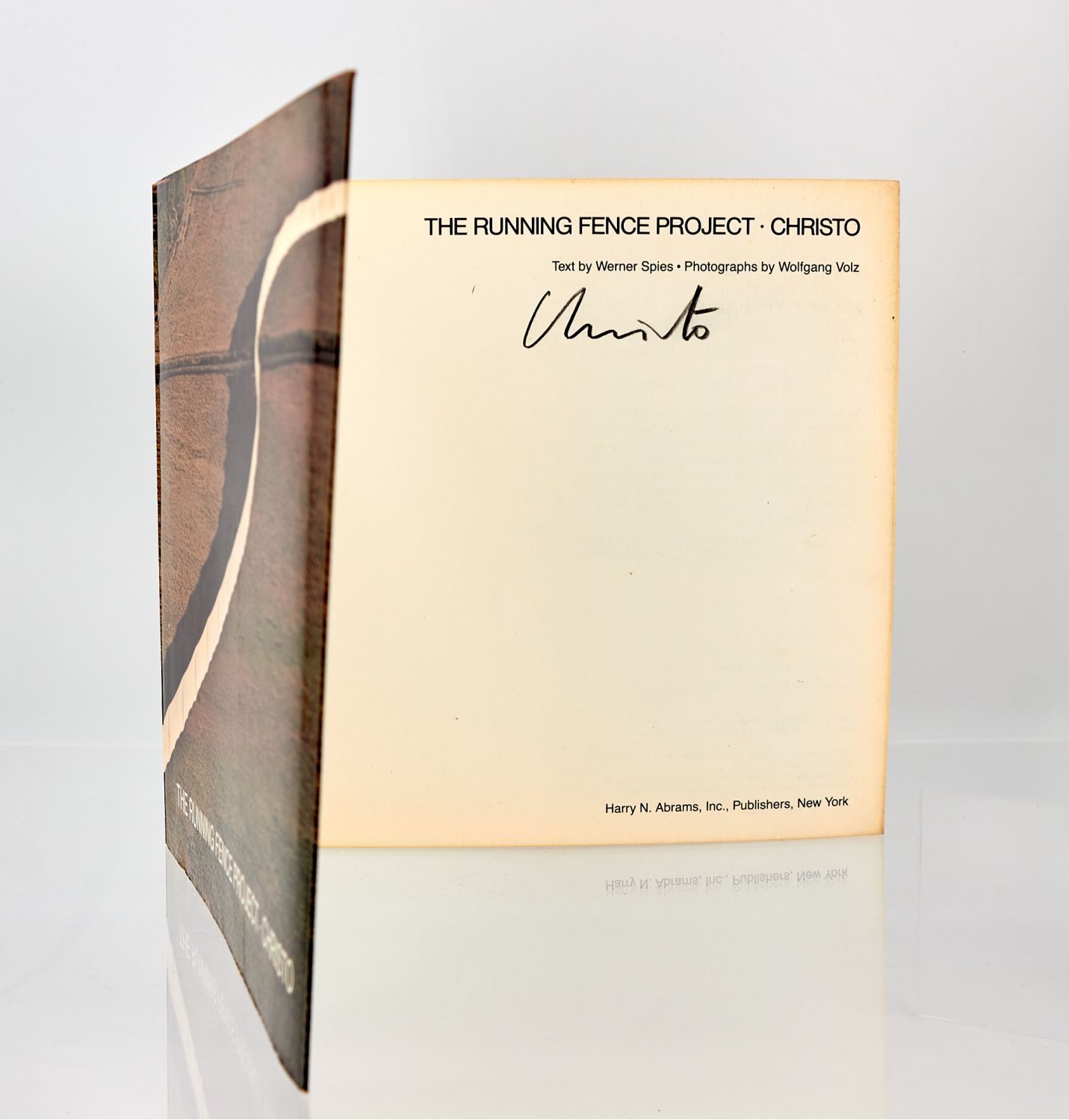 CHRISTO : The running fence project - Signed book, First edition